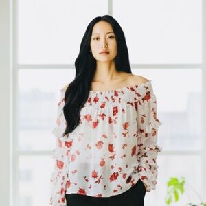 Monte- NWT- Elegant Off-Shoulder Floral Blouse.